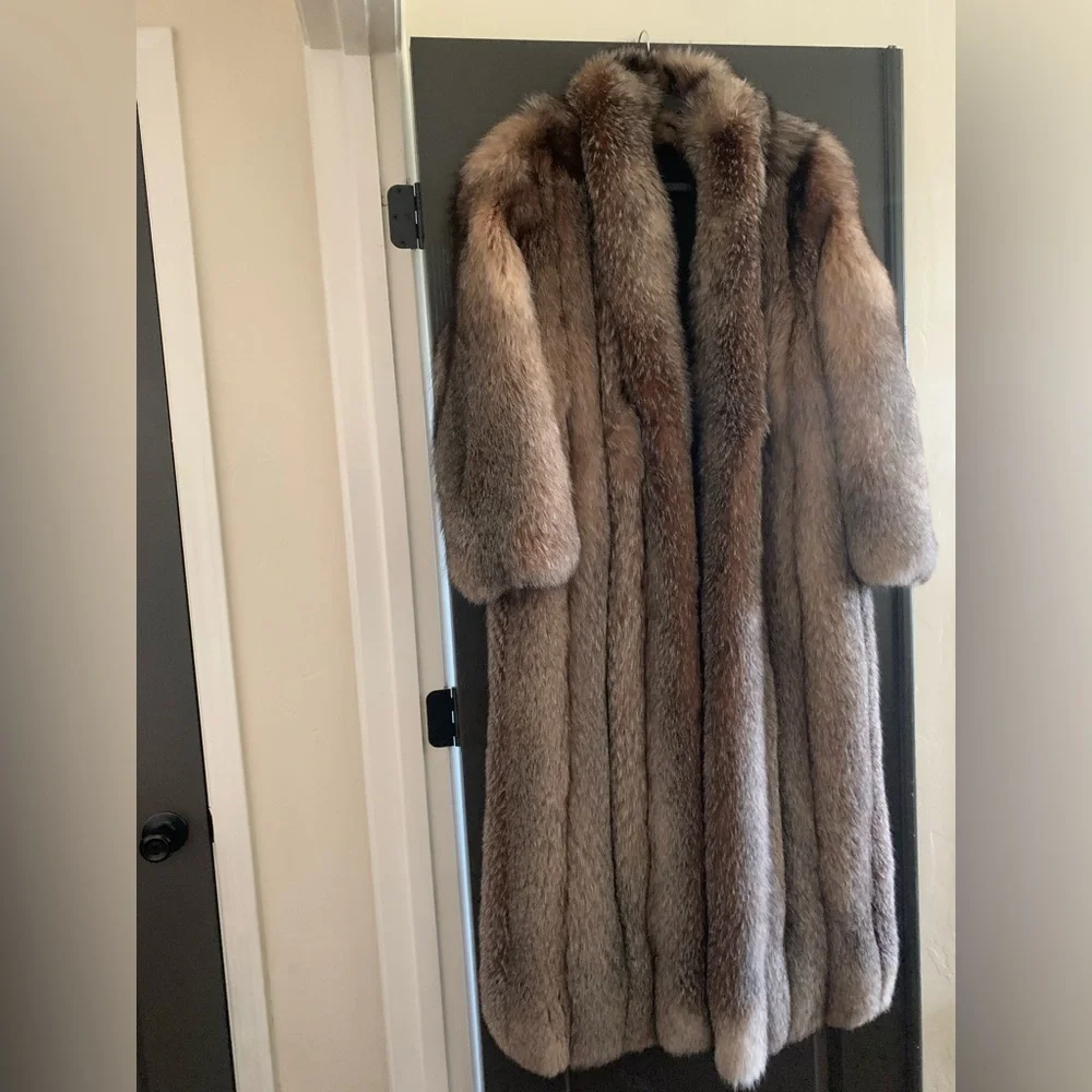 Crystal Fox Fur Coat full length - Picture 4 of 8